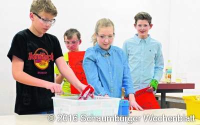 IGS-Schüler tauchen in die Welt der Wissenschaft ein