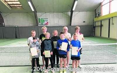 Knapp gewonnen Besucher verfolgen spannende Spiele