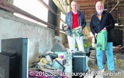 Politiker nehmen E-Schrott an
