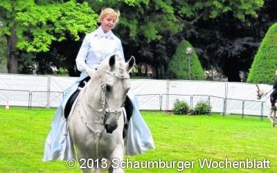 Erstklassige Reitkunst zu klassischer Musik verzaubern