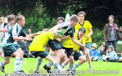 Tee schlürfen, Baumstämme werfen, Hunde bewundern