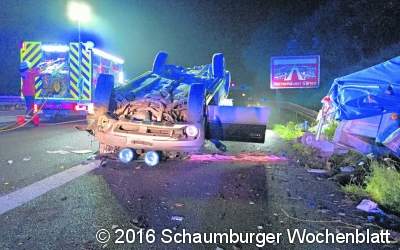 Auto überschlägt sich auf A 2