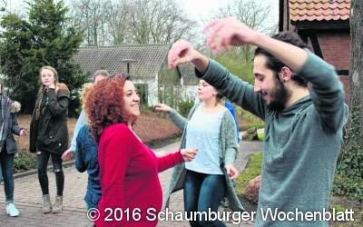 Gemeinsamer Tanz auf dem Uhlhornweg