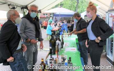 Zahlreiche Besucher genießen
Wolfgangs Weinfest