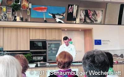 Staunen in dem Seefischkochstudio