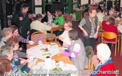 Widriges Witter treibt die Gäste ins Pfarrhaus