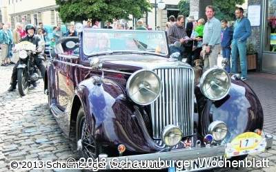106 Oldtimer gehen auf Fahrt durch den Landkreis