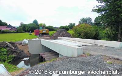Ein Betonklotz über der Aue