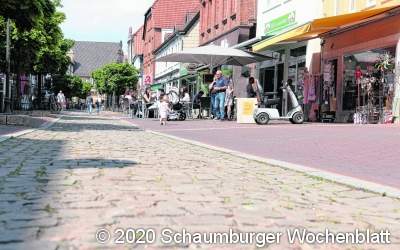 Helle Pflasterung und
Stärkung der Blickachsen