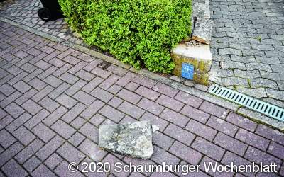 Sandsteinmauer 
erheblich beschädigt