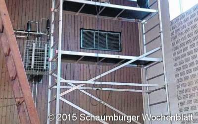 700 Schrauben halten Decke