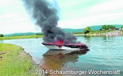 Boot brennt, Mann rettet sich
