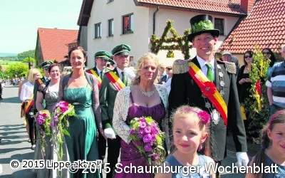 Sonne strahlte mit den Majestäten