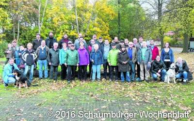Rottbrüder wandern durch die Feldmark