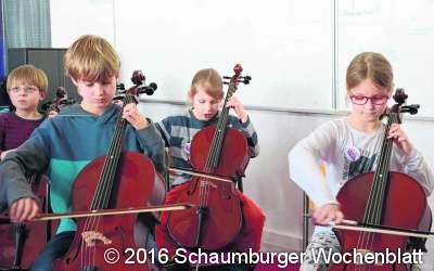 Streichklasse besucht Musikhochschule