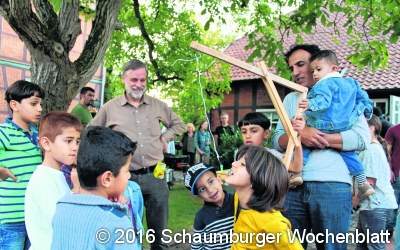 Viele Nationalitäten auf dem Pfarrhof