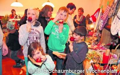 Basar mit Andacht, Ausstellung, Tombola und Adventsliedern