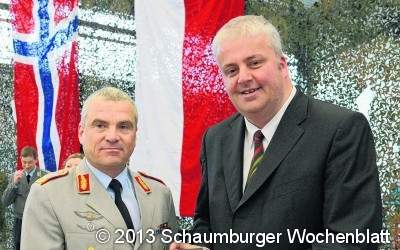 Brigadegeneral erhält Ehrenmedaille verliehen