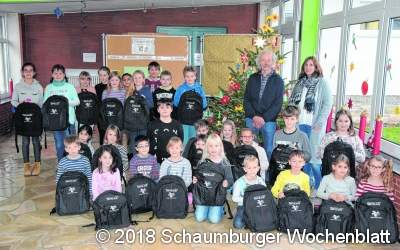 Neue Rucksäcke für die Grundschüler