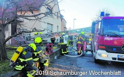 Wohnungsbrand greift auf Dachstuhl über