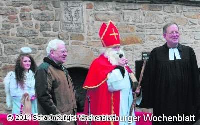 Nikolaus kommt mit Oldtimer