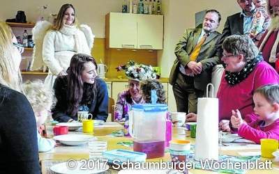 Weihnachtsmann, Engel und Fürst zu Besuch