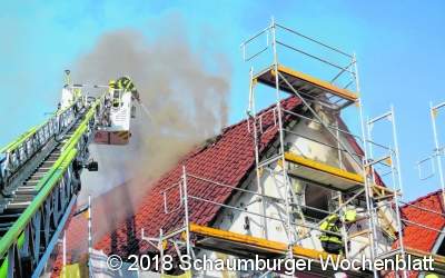 Dachstuhl steht in Flammen