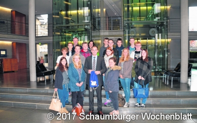 Jugendfeuerwehrleute im Bundestag