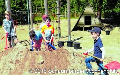 Alle packen beim Arbeitseinsatz an