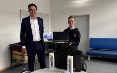 Neuer Laptop für die Technik AG