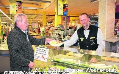Lotto spielen, Spargel naschen und staunen
