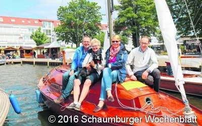 ﻿Liebhaber zeigen ihre besten Holzboote