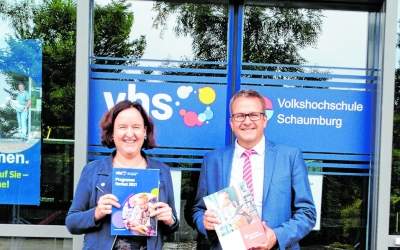 Das neue VHS-Programm liegt aus
