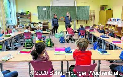 Kirche kommt zu den Schulklassen