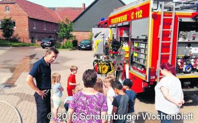 Kindergarten zu Gast bei der Feuerwehr
