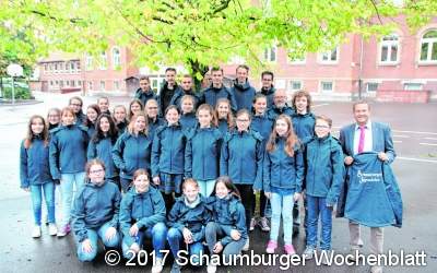 Schaumburger Jugendchor trägt jetzt blaue Jacken