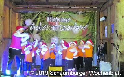 Kinderlachen, Musik und Tanz