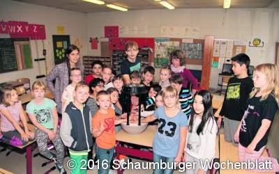 Experimente-Bus besucht drei Schulen