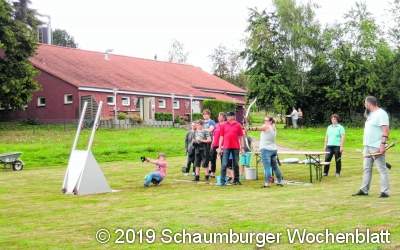 Die Wasserbomben fliegen