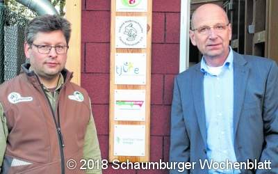 Westfalen Weser Energie-Gruppe hilft beim Volieren-Bau