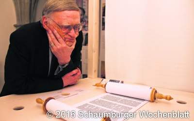 Koran liegt im Kreuzgang bereit