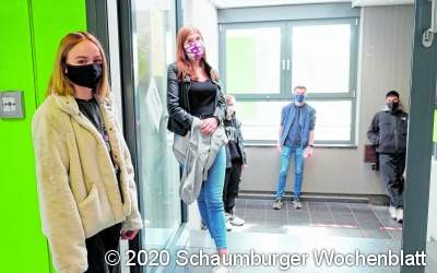 Abstand halten und auf Rechtsverkehr achten