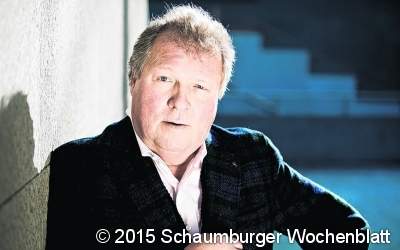 Ein Mann und sein Mikrofon