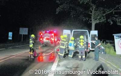 Nächtlicher Fahrzeugbrand
