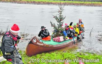 Weißer Schnee und kaltes Eis schreckt die Wassersportler nicht