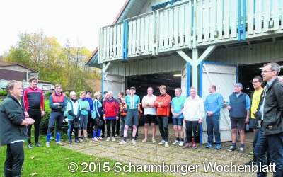 30 Ruderer auf dem Wasser
