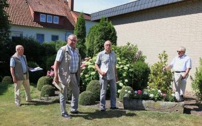 Suche nach üppiger Blütenpracht beginnt