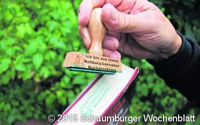 Büchern den Stempel aufdrücken