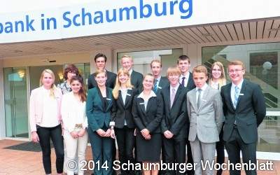 13 junge Leute starten durch