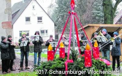 Schlange stehen am Kuchenbuffet